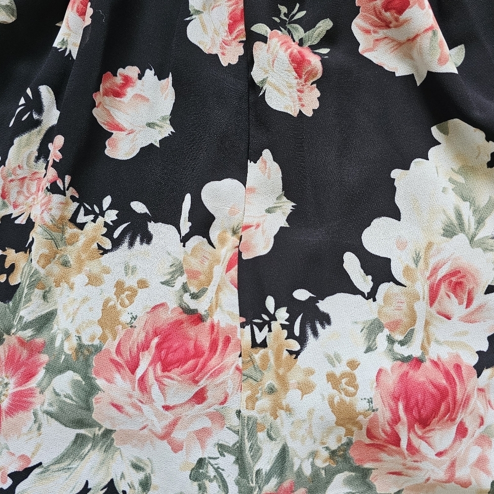 Floral Bell Sleeve Romper, Zipper Back And Elastic Waist.  Size Small - Picture 6 of 8